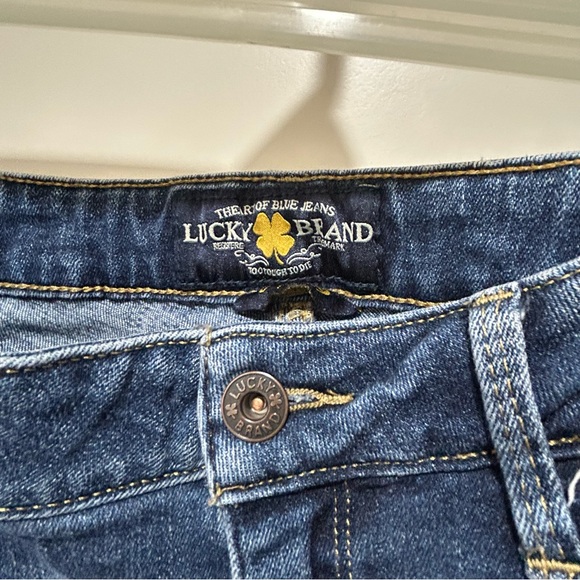 Lucky Brand women’s size 8 / 29. Reg.  Skinny Jeans. Nice shape. Some stretch. - Picture 2 of 9